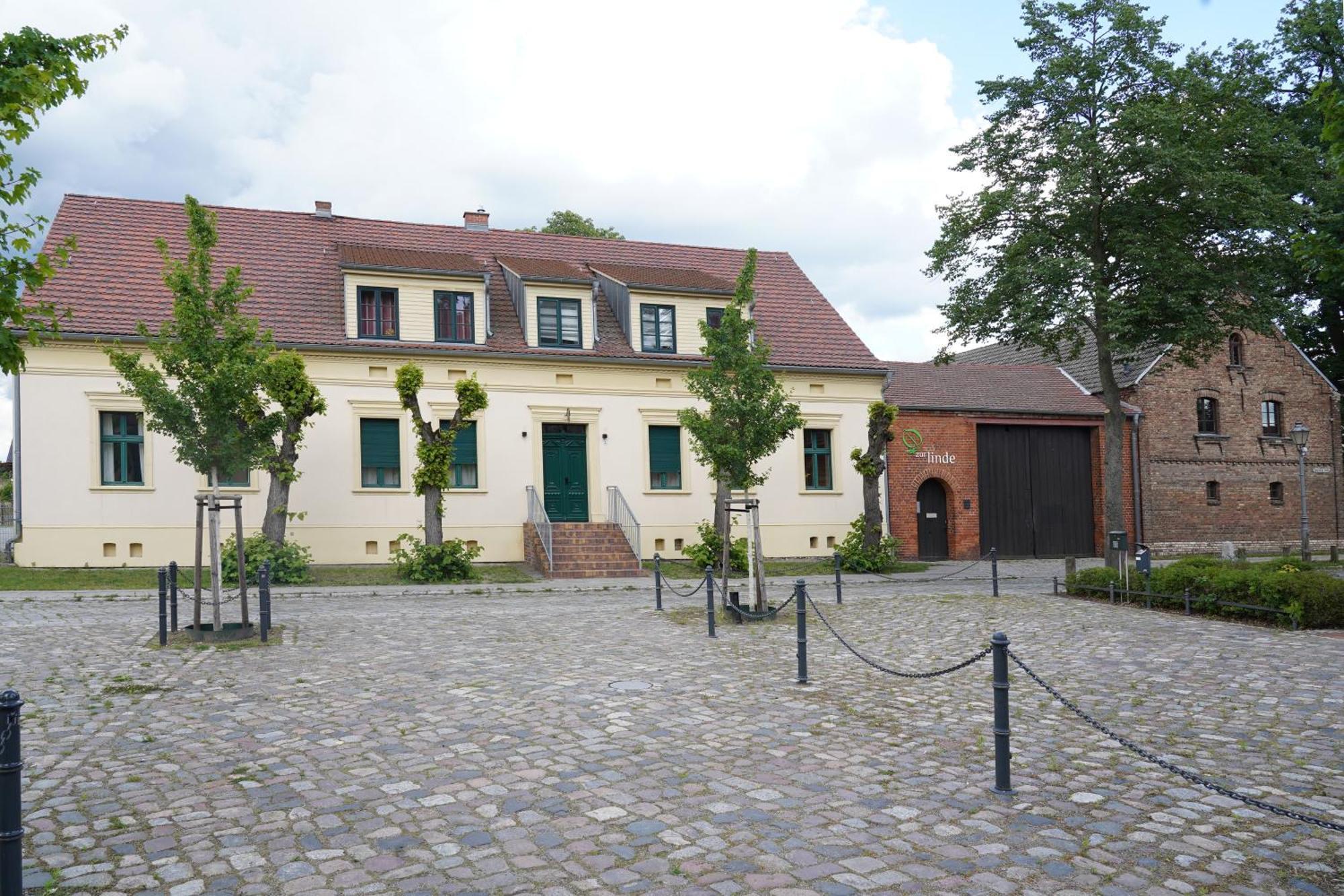 Hotel Zur Linde Dein Self Check In Michendorf Exterior foto